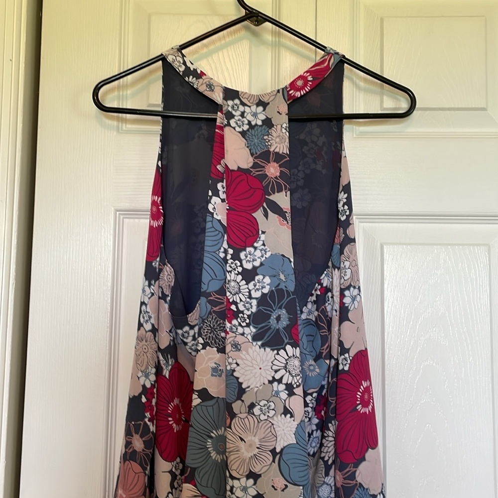 Women’s L LOFT Pink/gray Floral Tank. Lined flowy T back. Peek-a-boo bust - Picture 10 of 11
